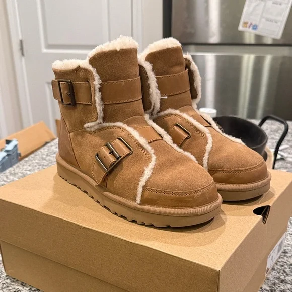 UGG Dune mini buckle boots - Picture 1 of 6